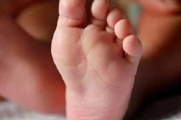 වතුර බැරලයකට වැටී කුඩා දරුවෙකු මියගිය.. ඇග කිලිපොලා යන සිදුවීම..