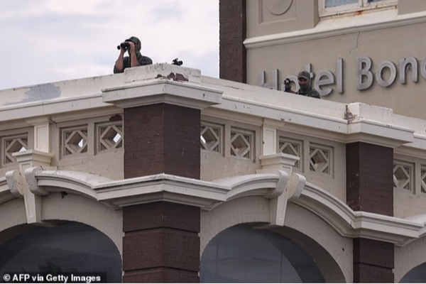police snipers top of hotels in bondi