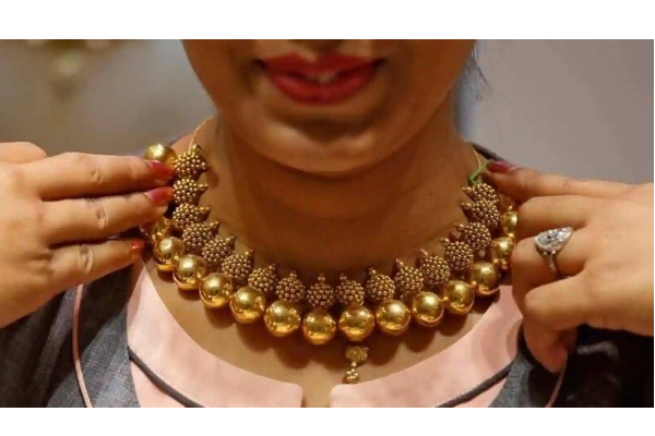 அதிரடியாக குறைந்த தங்கம் விலை - இல்லத்தரசிகளுக்கு செம்ம வாய்ப்பு! | Today Gold Rate In Chennai In Tamil