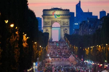 பாரிஸில் பொதுமக்களுக்கு நன்றி தெரிவிக்கும் பிரச்சாரம்! எதற்காக தெரியுமா?