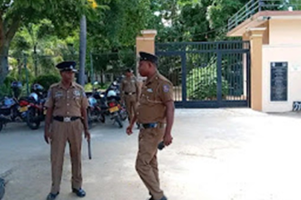 ஆபாச படம் காண்பித்து தனது சொந்த மகளை பாலியல் துஸ்பிரயோகம் செய்த தந்தை | Father Rapes Own Daughter In Pornographic Film ஆபாச படம் காண்பித்து தனது சொந்த மகளை பாலியல் துஸ்பிரயோகம் செய்த தந்தை | Father Rapes Own Daughter In Pornographic Film