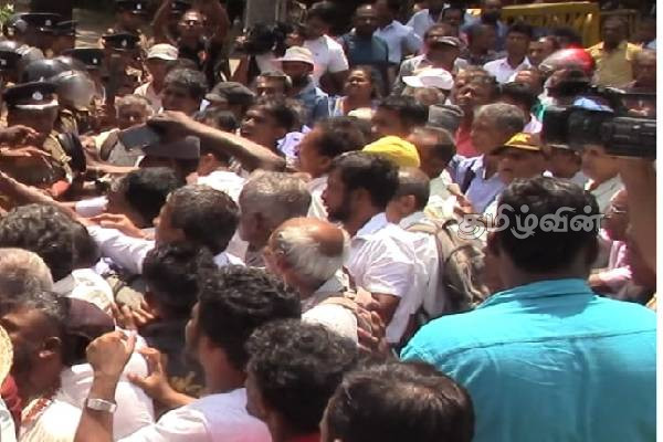சமனல நீர்த்தேக்கத்திற்கு அருகில் இன்று ஏற்பட்ட பதற்ற நிலை! பலப்படுத்தப்பட்டிருந்த பாதுகாப்பு | Protest Near Samanala Reservoir