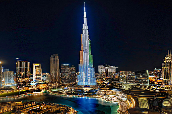 ஐக்கிய அரபு அமீரகத்தில் ஒளிர்ந்த மூவர்ண கொடி | Indian Flag Lit In The United Arab Emirates