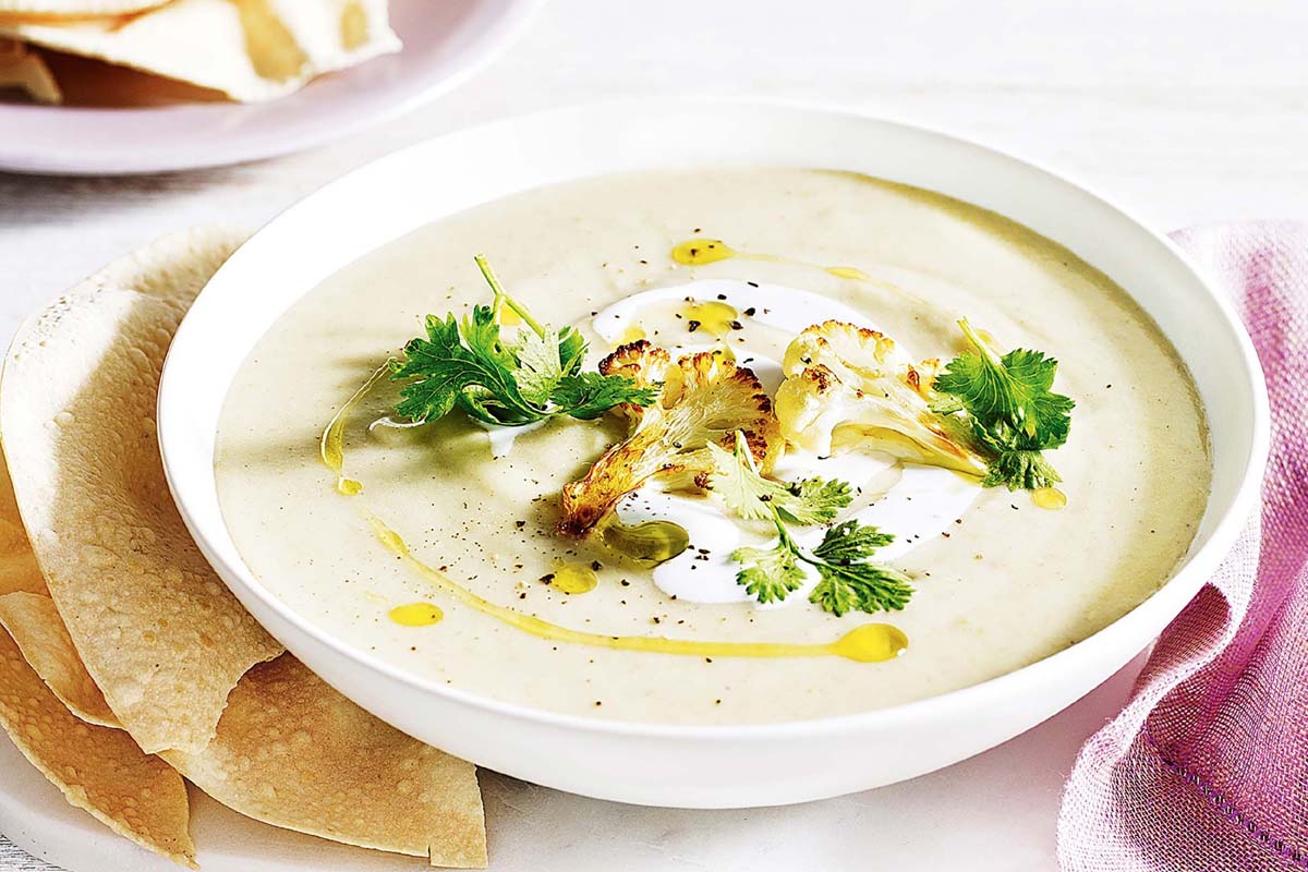 ஒருமுறை காலிஃப்ளவரை இப்படி சூப் செய்து பாருங்க... ஹோட்டல் சுவையையே மிஞ்சிடும் | How To Make Restaurant Style Cauliflower Corn Soup