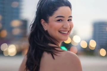 துபாயில் என்ஜாய் பண்ணும் சச்சின் மகள் சாரா டெண்டுல்கர்!! புகைப்படங்கள்..