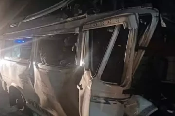 வேன் மோதி கோரவிபத்து - 2 குழந்தைகள் உட்பட 13 பேர் பலி!