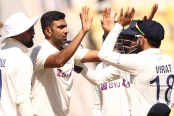 அஸ்வினின் மாயாஜாலத்தில் போல்டு! குழம்பி நின்ற மே.தீவுகள் கேப்டன் (வீடியோ)