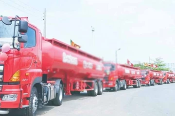 අනිද්දයින් පස්සේ ඉන්ධන බෙදීම නවතී ද? මිල සූත්‍රය අධ්‍යයනය කර දැනුම් දෙන්න තෙල් බෙදුම්කරුවන් අනිද්දා තෙක් කල් ගනියි