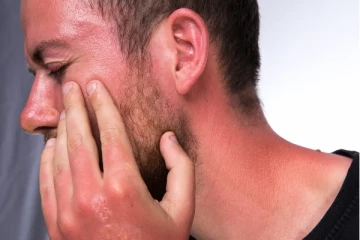 අධික හිරු එළියට පිළිස්සුණු විට සමට සිදු වන දේ..