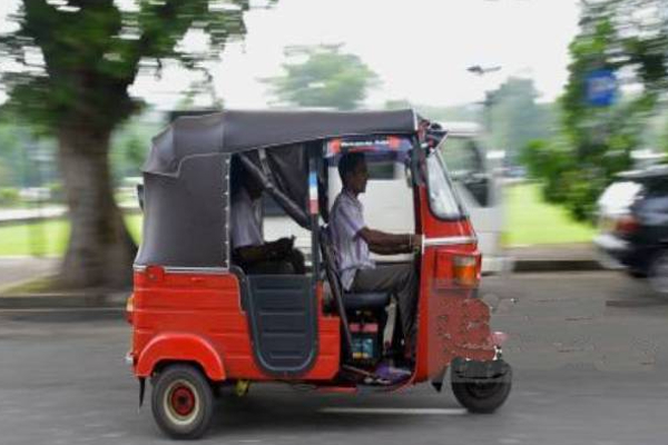 இலங்கையில் தோழியின் திருமண நிகழ்வில் கலந்துகொண்ட இளம் பெண் திடீரென உயிரிழப்பு! | Young Woman Attending Her Friend S Wedding Died