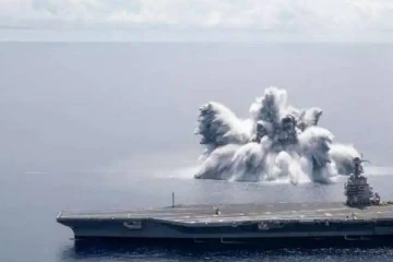 உலகின் மிகப்பெரிய போர்க்கப்பலுக்கு அதிர்வு சோதனை மேற்கொண்ட அமெரிக்கா