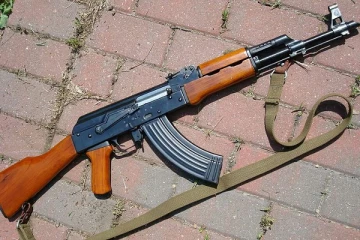 கல்லறையில் கண்டுபிடிக்கப்பட்ட T-56 ரக துப்பாக்கி