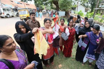 மாணவிகளின் உள்ளாடையை கழற்ற சொன்ன அதிகாரிகள்! நீட் தேர்வு மையத்தில் அதிர்ச்சி