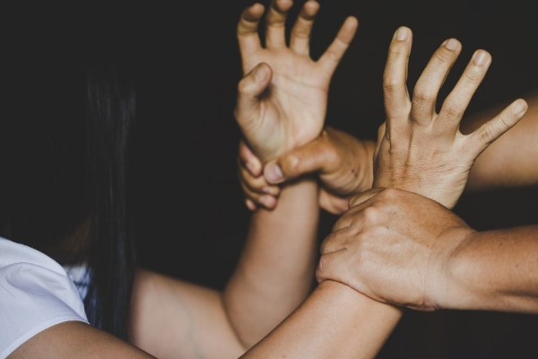 தங்கையின் வாழ்க்கையை சீரழித்த அக்காவின் காதலன் | Sister S Boyfriend Sexually Assaulted Her Sister
