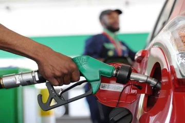 நாட்டு மக்களுக்கு மேலும் நெருக்கடி! மீண்டும் உயர்கின்றது எரிபொருள் விலை