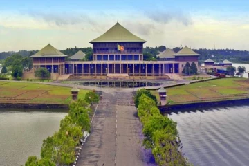 தலதா அத்துகோரலவுக்கு பதிலாக கருணாரத்ன பரணவிதான!