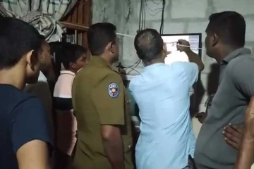 පොලිස් වෙසින් ව්‍යාපාරික නිවසට කඩා වැදී රන් භාණ්ඩ කොල්ල කයි