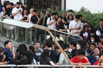 மியன்மார் தாய்லாந்தை உலுக்கிய பூகம்பம்; கட்டிடத்திற்குள் அலறல் சத்தம்