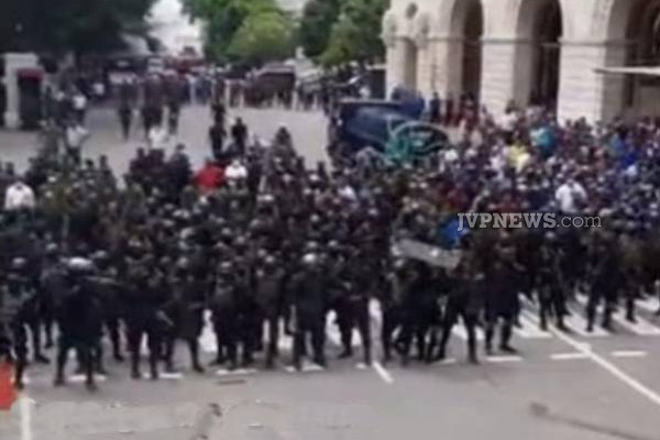 ஜனாதிபதி மாளிகை அருகே இராணுவத்தினர் நடத்திய துப்பாக்கிச்சூடு! | Military Firing Near The Presidential Palace