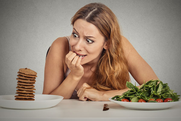 ஒருவர் சாப்பிட்ட தட்டை பலரும் பயன்படுத்தினால் என்ன நடக்கும்? ஆபத்து.. அறிகுறிகள் எப்படி இருக்கும்? | Health Mononucleosis Infection Symptoms