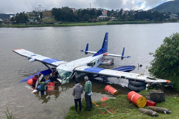 இரண்டு நாள் போராட்டத்தின் பின் வாவியிலிருந்து மீட்கப்பட்ட விமானம் | Plane Rescued From Wavi After Two Day Protes