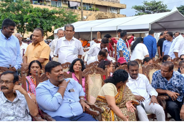 எந்தவொரு நேரத்திலும் அரசாங்கத்தை கவிழ்க்க தயார்: நுகேகொடை மேடையில் சூளுரைத்த நாமல் ராஜபக்ச! | Overthrow The Government Namal Rajapaksha