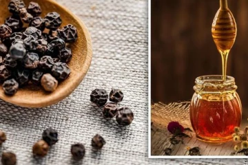 தேனில், மிளகு தூளை கலந்து சாப்பிட்டால் என்ன நடக்கும் தெரியுமா? சளியை விரட்டும் அருமையான வீட்டு வைத்தியம்!