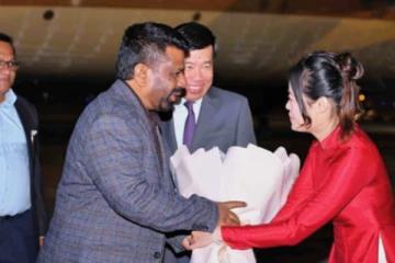 வியட்நாம் சென்ற ஜனாதிபதிக்கு அமோக வரவேற்பு