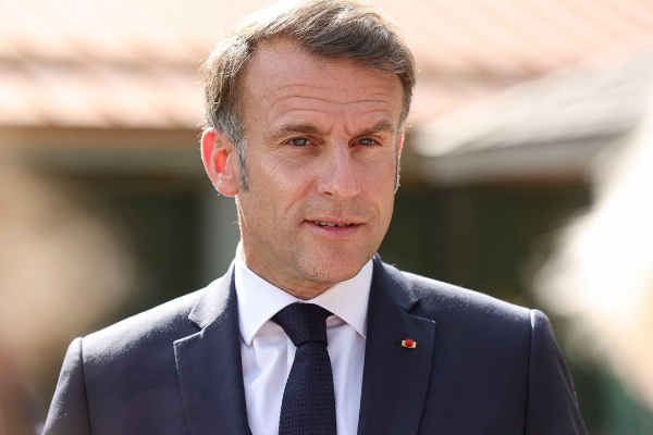 பிரான்ஸ் அரசு கவிழும் அபாயம்: பின்னணி | France Pm Face No Confidence Vote Govt At Risk