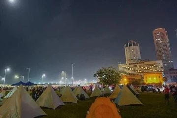 இலங்கையில் அவசரகால நிலை நடைமுறை! நாளை முதல் தீவிரமடையப் போகும் நிலை (Photos)