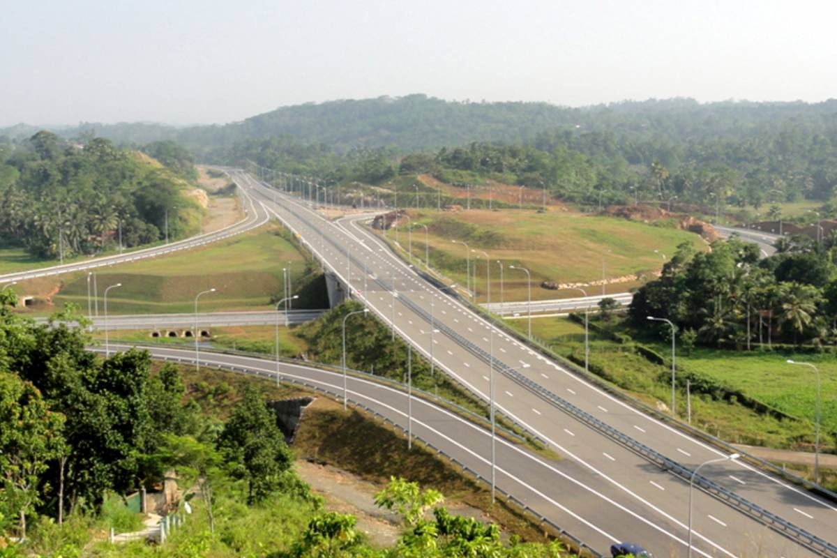 தெற்கு அதிவேக நெடுஞ்சாலையின் கெலனிகம பகுதியில் கடும் போக்குவரத்து நெரிசல் | Heavy Traffic Kelaniya Area Southern Expressway தெற்கு அதிவேக நெடுஞ்சாலையின் கெலனிகம பகுதியில் கடும் போக்குவரத்து நெரிசல் | Heavy Traffic Kelaniya Area Southern Expressway