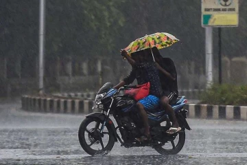 25 மாவட்டங்களில் அடுத்த 3 மணி நேரத்தில் மழை கொட்டும் – வானிலை மையம் அறிவிப்பு..!