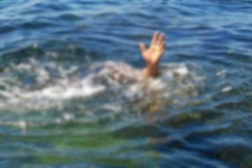 ஆற்றில் அடித்துச் செல்லப்பட்டு இரு பிள்ளைகளின் தந்தை உயிரிழப்பு