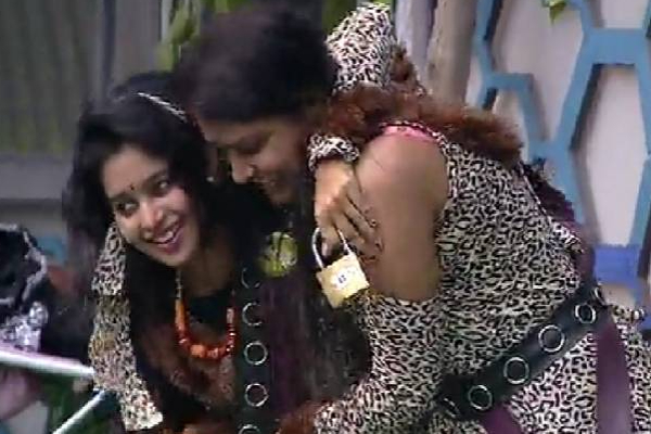 பிக்பாஸ் வீட்டில் இலங்கைப் பெண் ஜனனியிடம் சரணடைந்த போட்டியாளர்! | Ram Surrendered Sri Lanka Woman Janany Bigg Boss