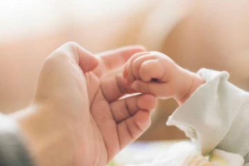 கழிப்பறைக்கு முன் குழந்தை பிரசவித்த தாய் - சிசு மரணம்