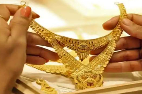 Today Gold Rate: வாரத்தின் முதல்நாளே எகிறிய தங்கம், வெள்ளியின் விலை! இன்று சவரன் எவ்வளவு? | Gold Rate December 15 2025 India And Srilanka Today Gold Rate: வாரத்தின் முதல்நாளே எகிறிய தங்கம், வெள்ளியின் விலை! இன்று சவரன் எவ்வளவு? | Gold Rate December 15 2025 India And Srilanka