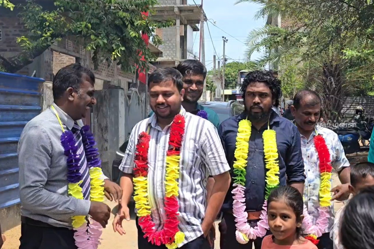 திருகோணமலையில் நூற்றுக்கணக்கான வீடுகள் கைவிடப்பட்ட நிலையில்! அரச நிதி துஷ்பிரயோகம் குறித்து விசாரணை - பிரதி அமைச்சர் | Inquiry Begins Deputy Minister திருகோணமலையில் நூற்றுக்கணக்கான வீடுகள் கைவிடப்பட்ட நிலையில்! அரச நிதி துஷ்பிரயோகம் குறித்து விசாரணை - பிரதி அமைச்சர் | Inquiry Begins Deputy Minister