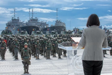 தைவானை வட்டமிட்ட 18 சீன அணு ஆயுத போர் விமானம்:போர் பதற்றத்தால் மக்கள் அச்சம்!