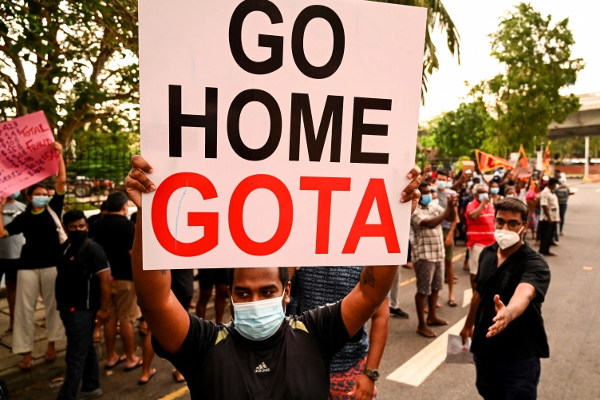 நான்காவது நாளாக தொடரும் மக்கள் எழுச்சிப் போராட்டம் (Photos) | Colombo Protest People Sl Today Economiccrisis
