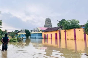 மட்டக்களப்பு பிரபல ஆலயத்துள் புகுந்த வெள்ளம்!