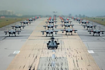 மரண அடி உறுதி... தயார் நிலையில் நூற்றுக்கணக்கான போர் விமானங்கள்: களத்தில் அமெரிக்கா?