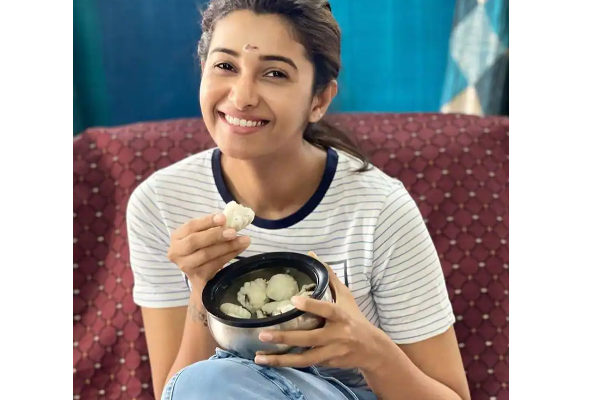 ஒரு துளிக் கூட மேக்கப் இல்லாமல் இருக்கும் பிரியா பவானி ஷங்கர்.... வாவ் அம்புட்டு அழகு! கண் வைக்கும் ரசிகர்கள் | Priya Bhavani Shankar Vinayagar Chathurthi