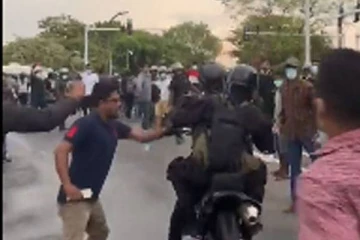 கொழும்பு ஆர்ப்பாட்டத்தில் சிறப்பு படையினர் புகுந்ததால் பரபரப்பு