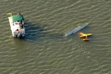 அமெரிக்காவில் ஏரி மீது மோதி விபத்துக்குள்ளான விமானங்கள்! 4 பேர் உயிரிழப்பு