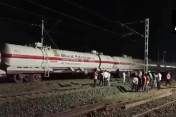 அதிர்ச்சி சம்பவம்- மத்திய பிரதேசத்தில் சரக்கு ரயில் தடம் புரண்டது