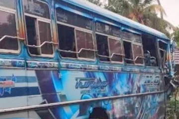 யாழ் நோக்கி சென்ற பேருந்து லொறியுடன் மோதி விபத்து ; மூவர் படுகாயம்