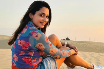 பாலைவனத்தில் ஷார்ட் உடையில்.. அபர்ணதியின் லேட்டஸ்ட் புகைப்படங்கள்