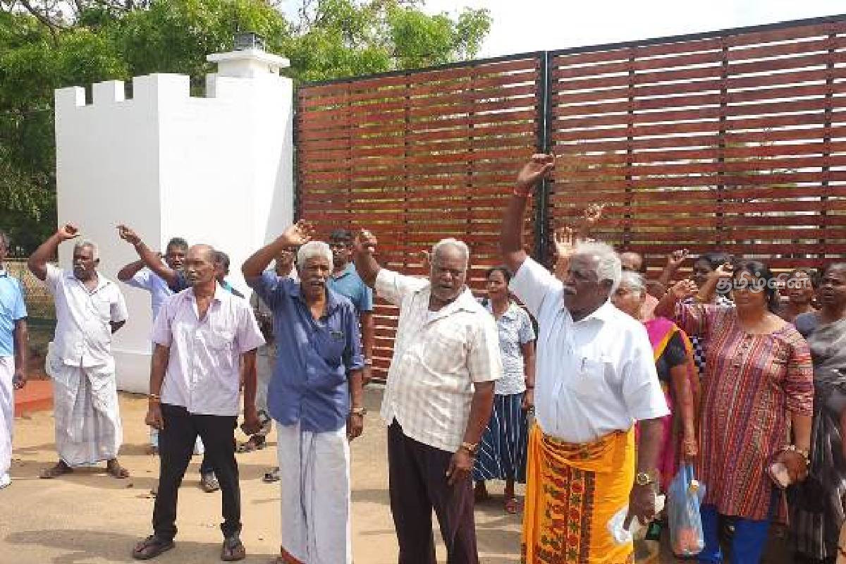 வலி. வடக்கில் இராணுவ பங்களா முன்பாக போராட்டத்தை முன்னெடுத்த காணி உரிமையாளர்கள் | Want Our Land Protest Landowners In Valikamam