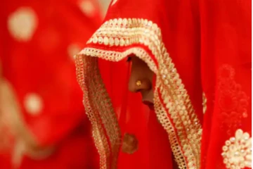 'சார் காஸ்ட்லி மேக்கப் கலைந்துவிடும்' முகக்கவசம் அணிய மறுத்த மணப்பெண்ணுக்கு அபராதம்!