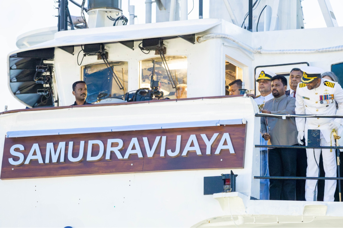 இலங்கை கடற்படையுடன் இணைந்த அமெரிக்க போர்க் கப்பல் ; தலைமையேற்ற ஜனாதிபதி | Us Warship Joins Sri Lanka Navy Operations